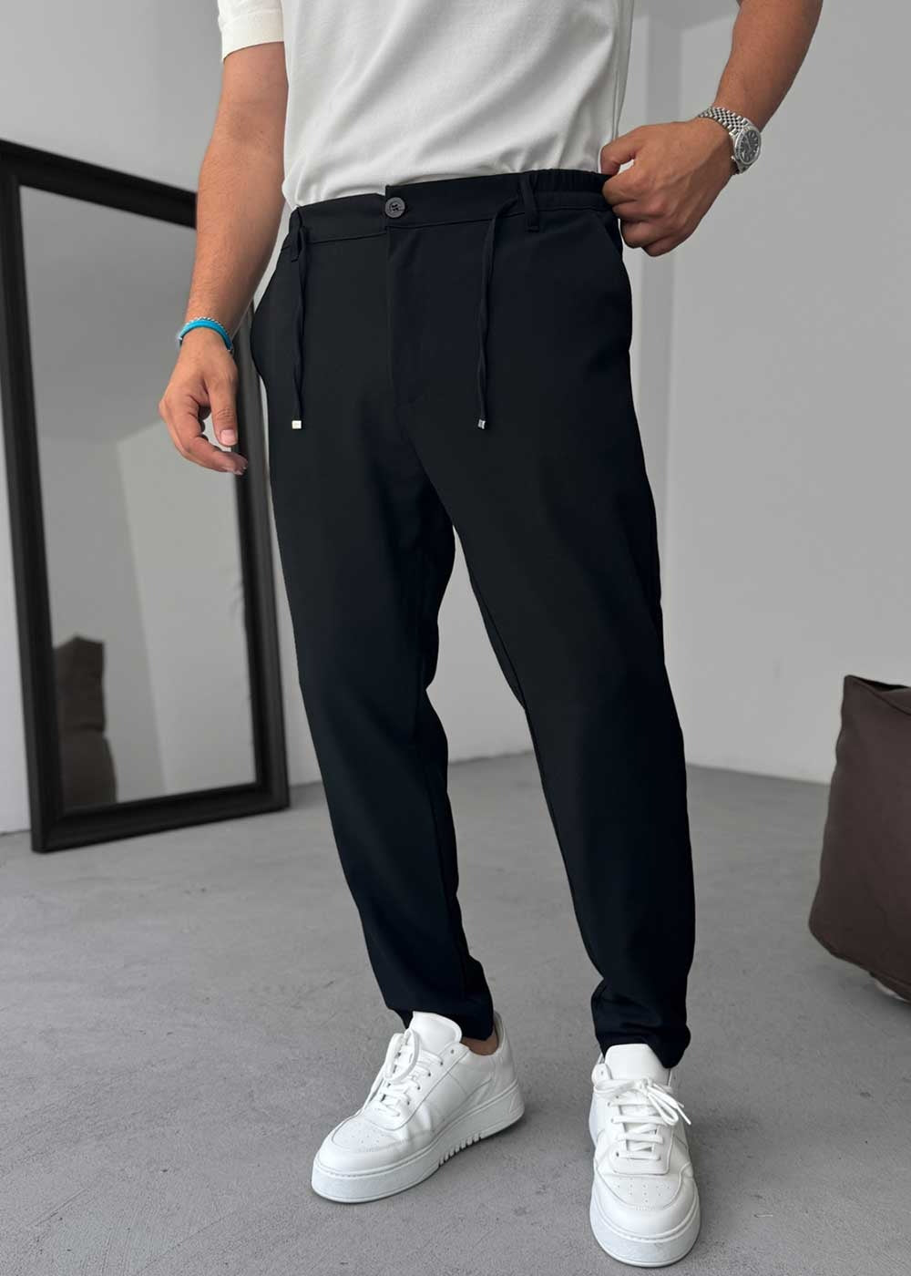 Pantalón de tela de corte relajado con cintura elástica – Negro