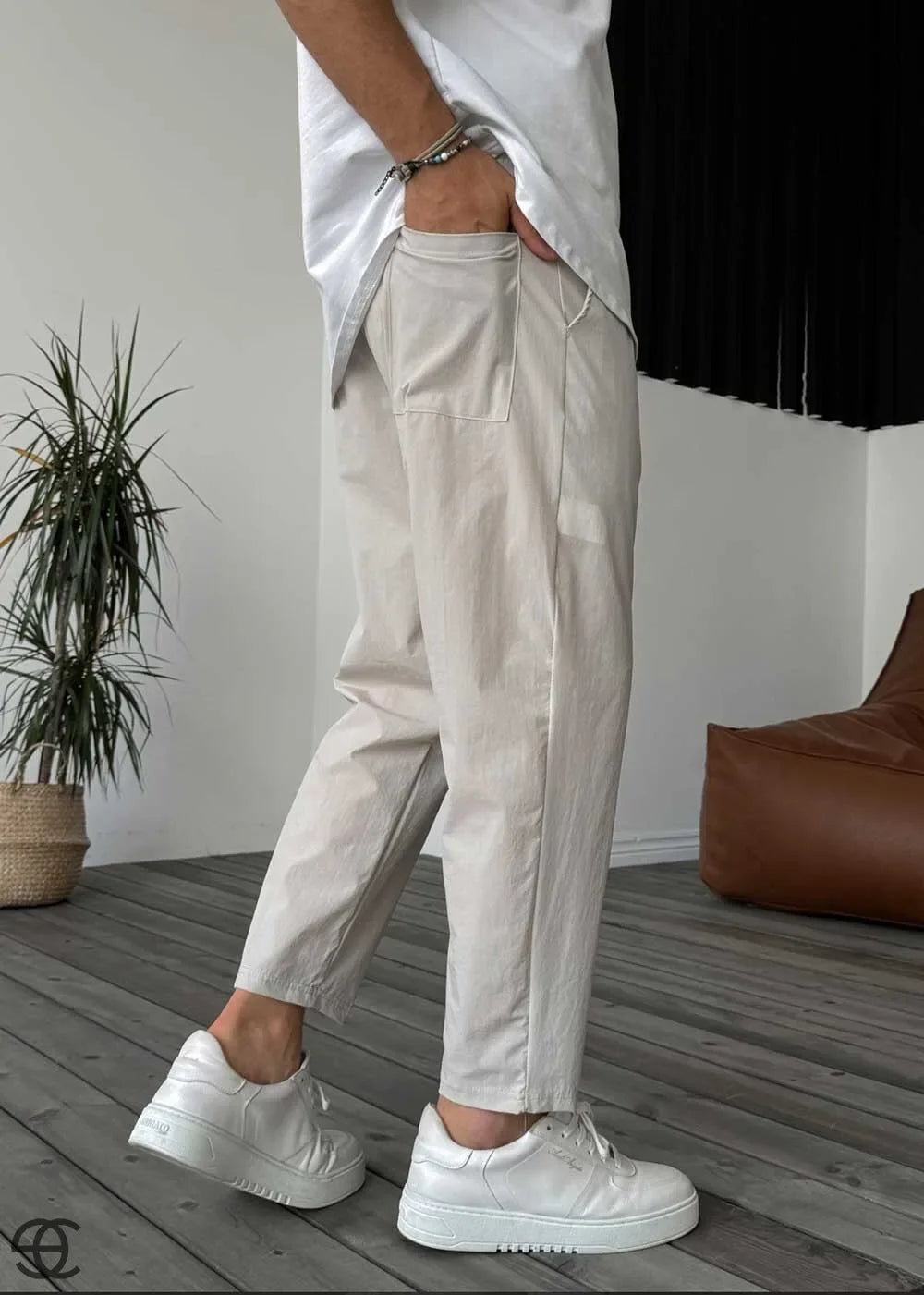 Pantalón parachute con elasticidad y cintura elástica - beige claro