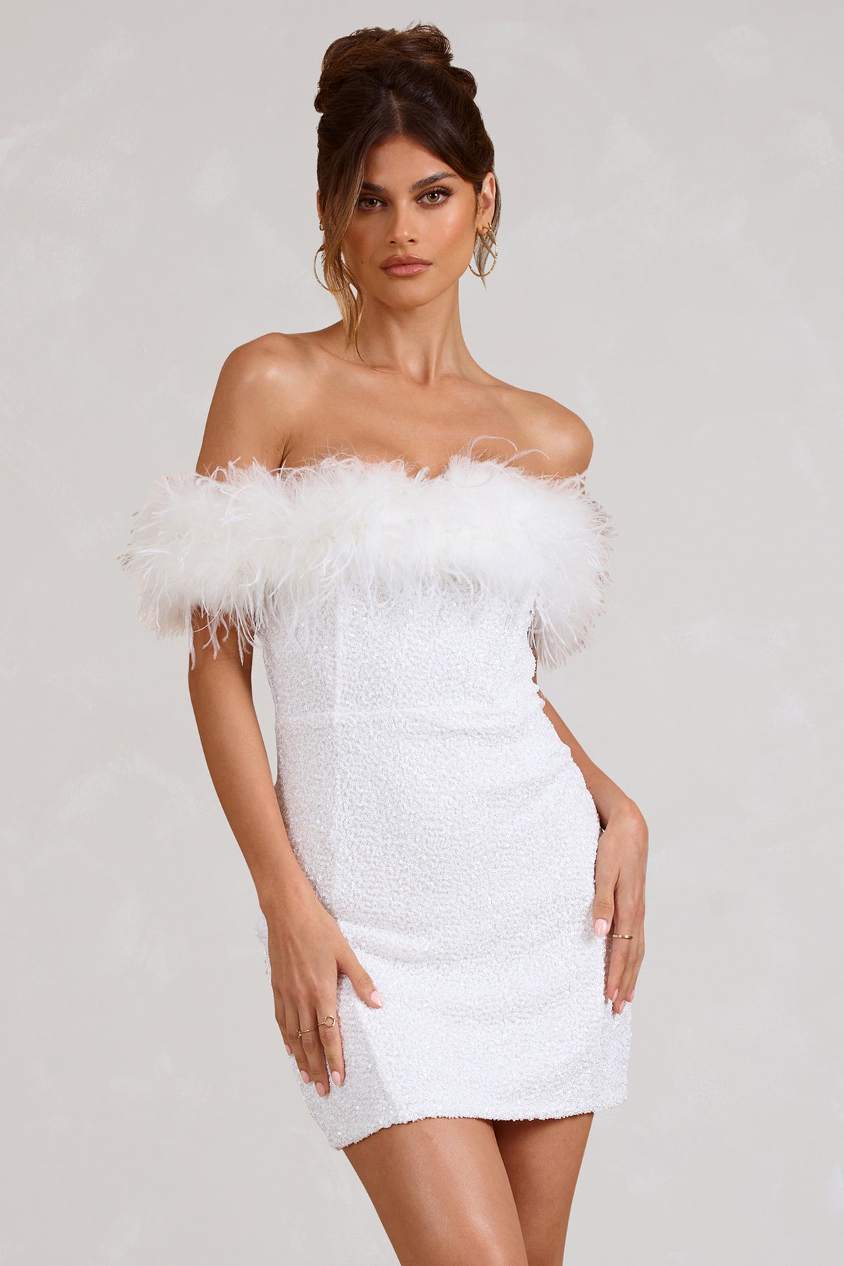 Varel | Vestido con lentejuelas y plumas