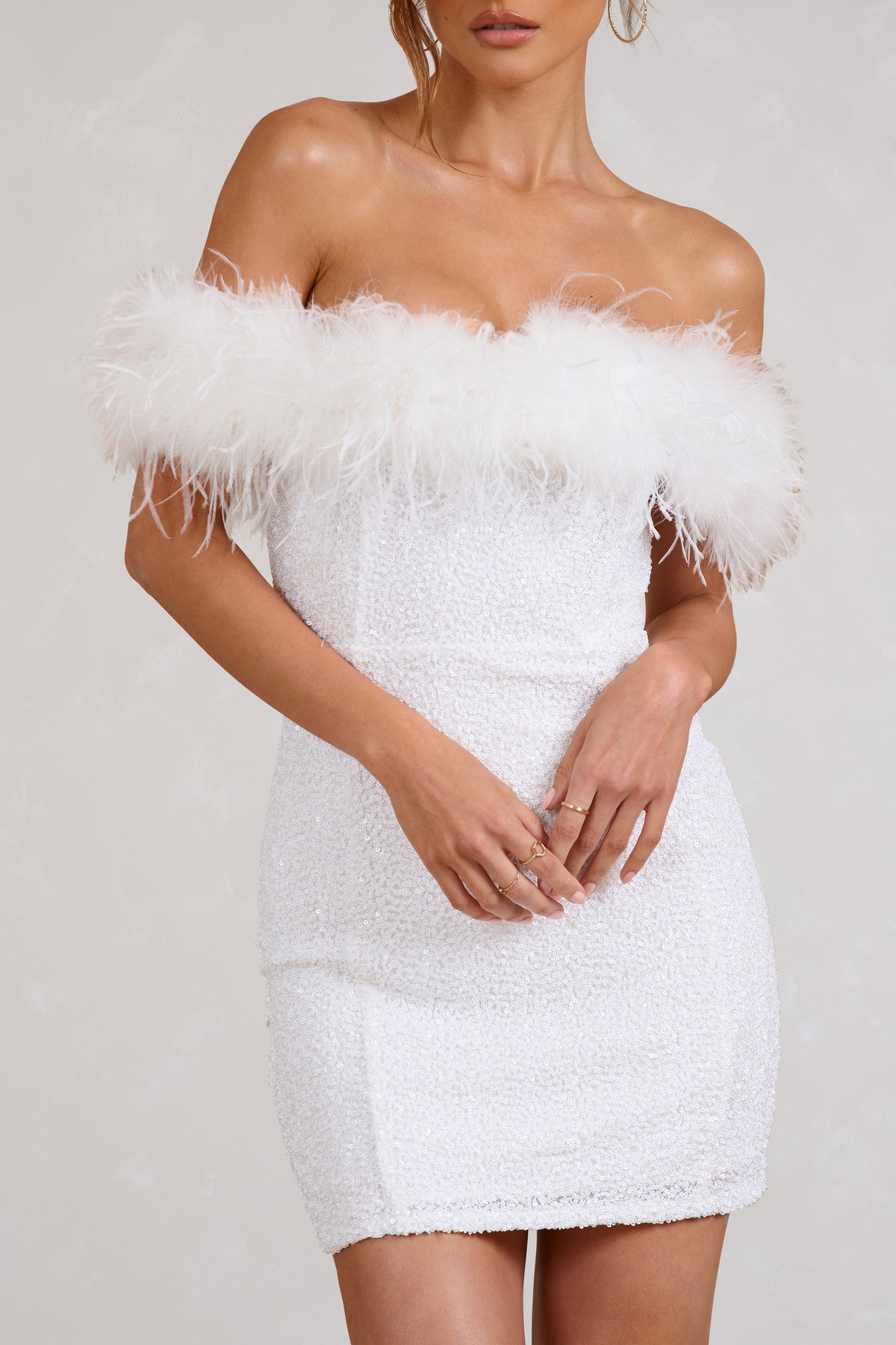 Varel | Vestido con lentejuelas y plumas