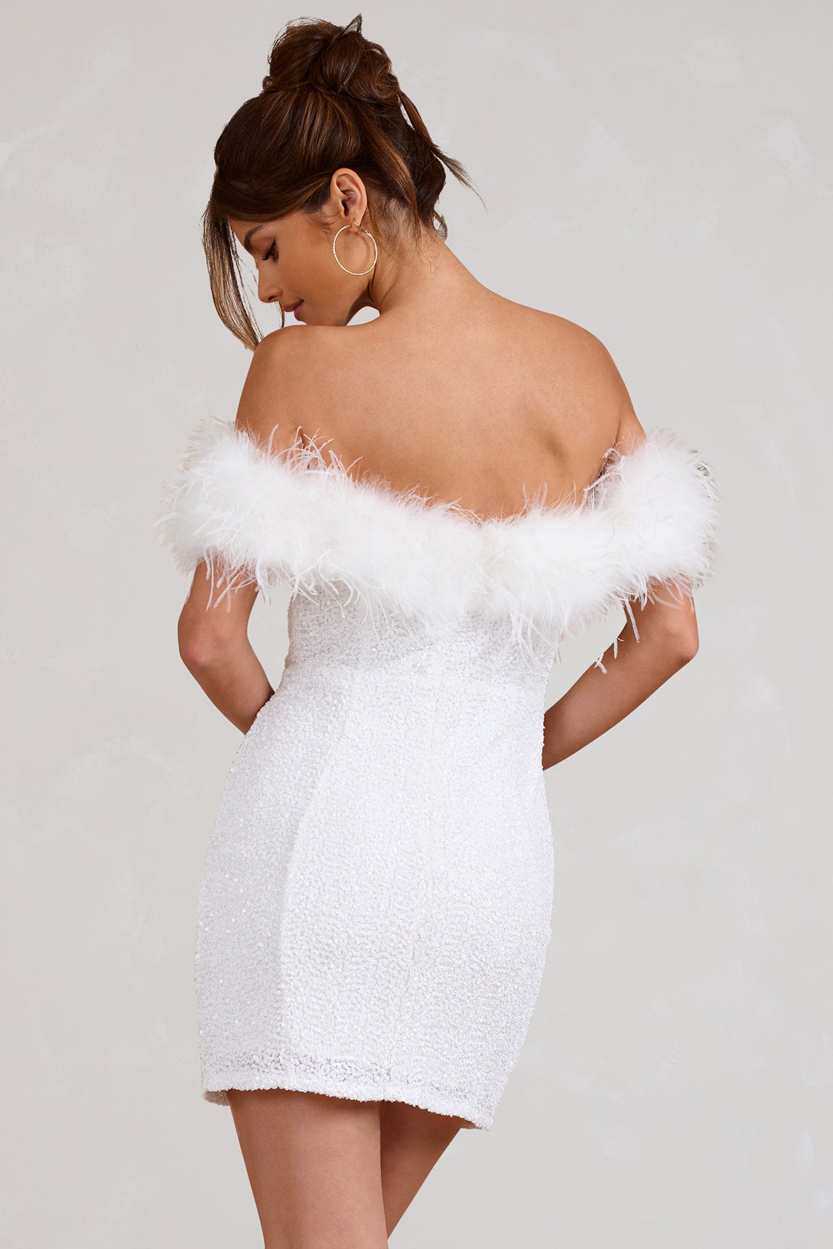 Varel | Vestido con lentejuelas y plumas