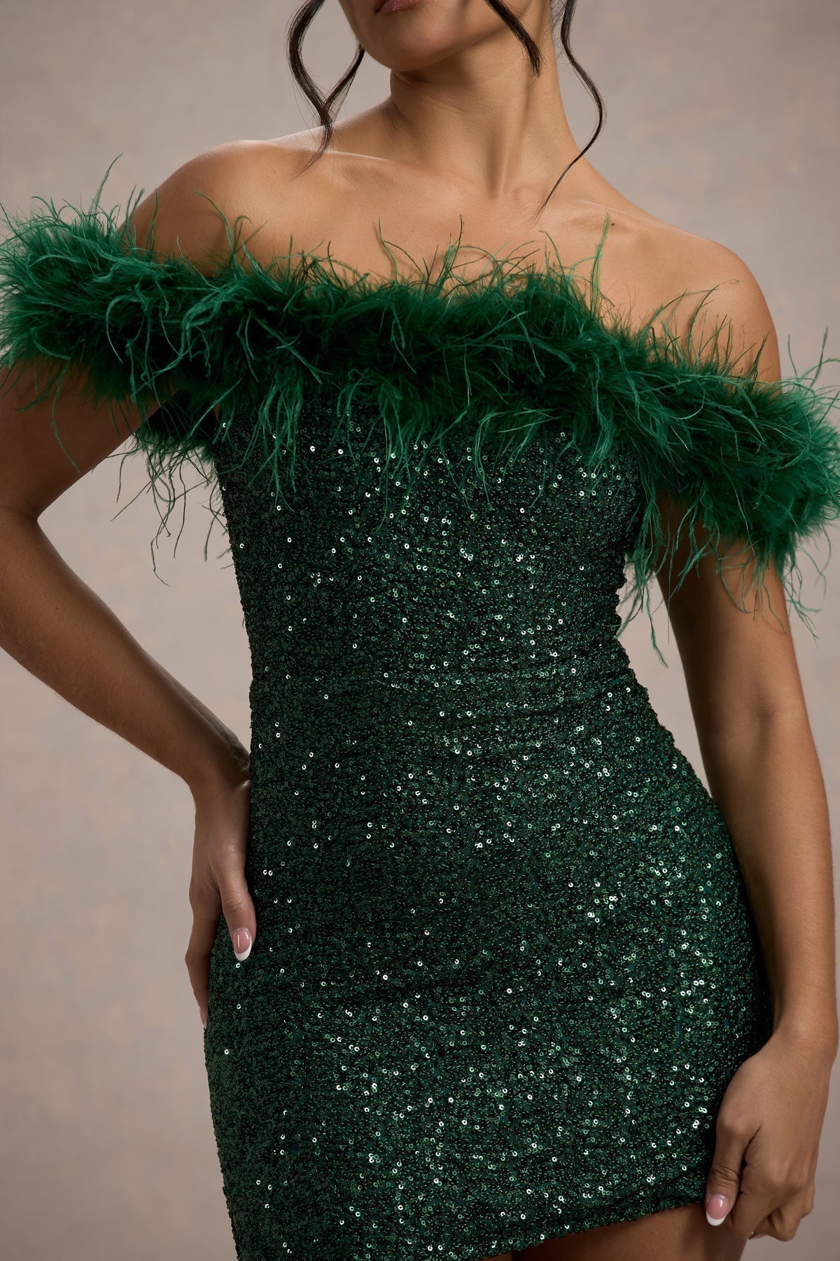 Varel | Vestido con lentejuelas y plumas