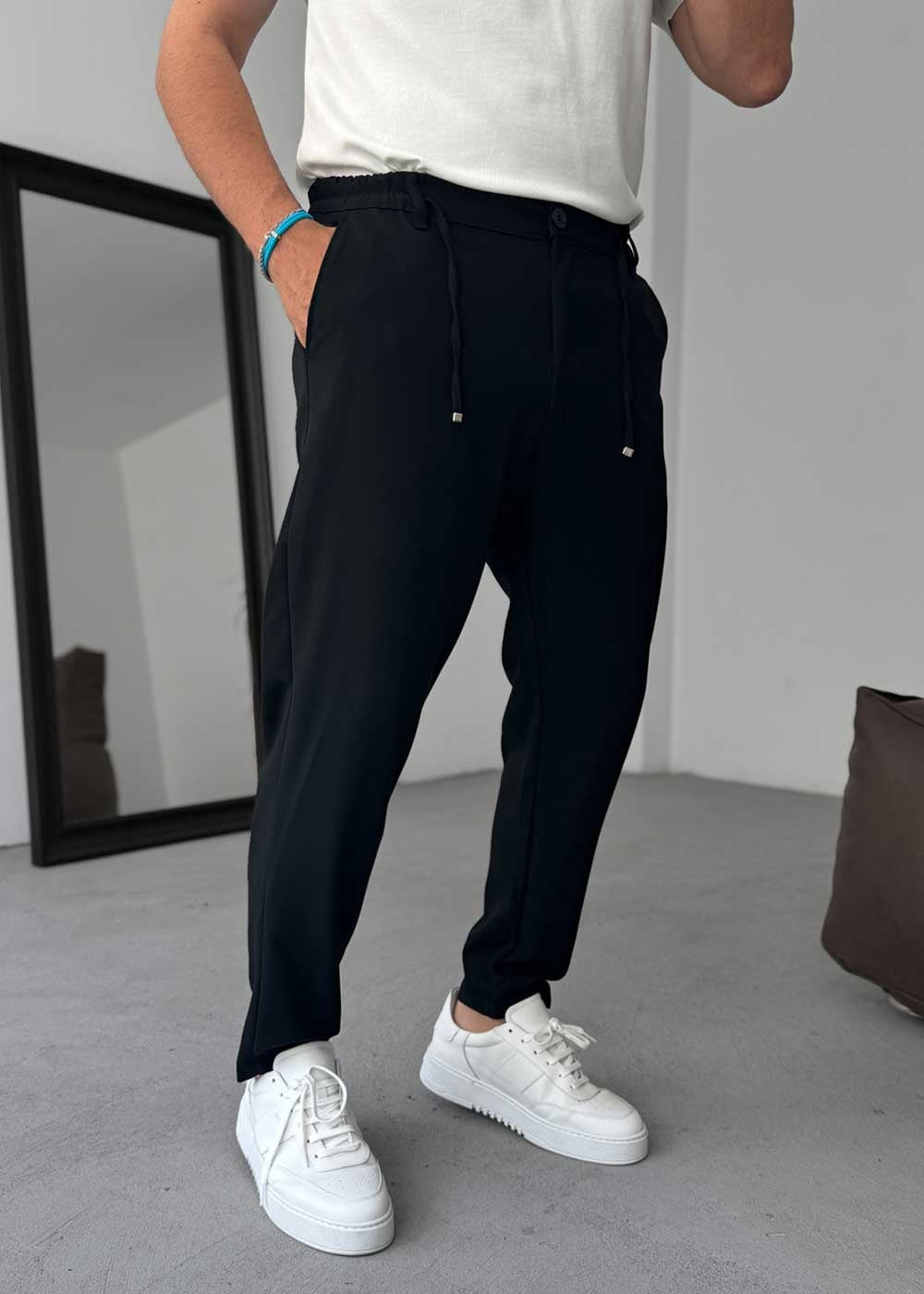 Pantalón de tela de corte relajado con cintura elástica – Negro